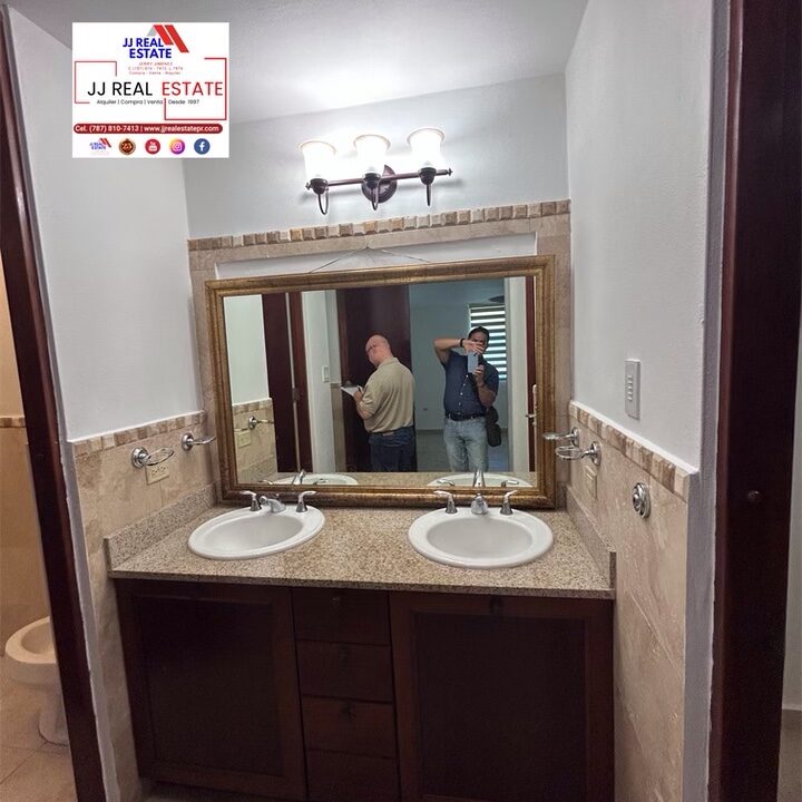 5121FE9A-88AF-4B08-8881-84968078D683